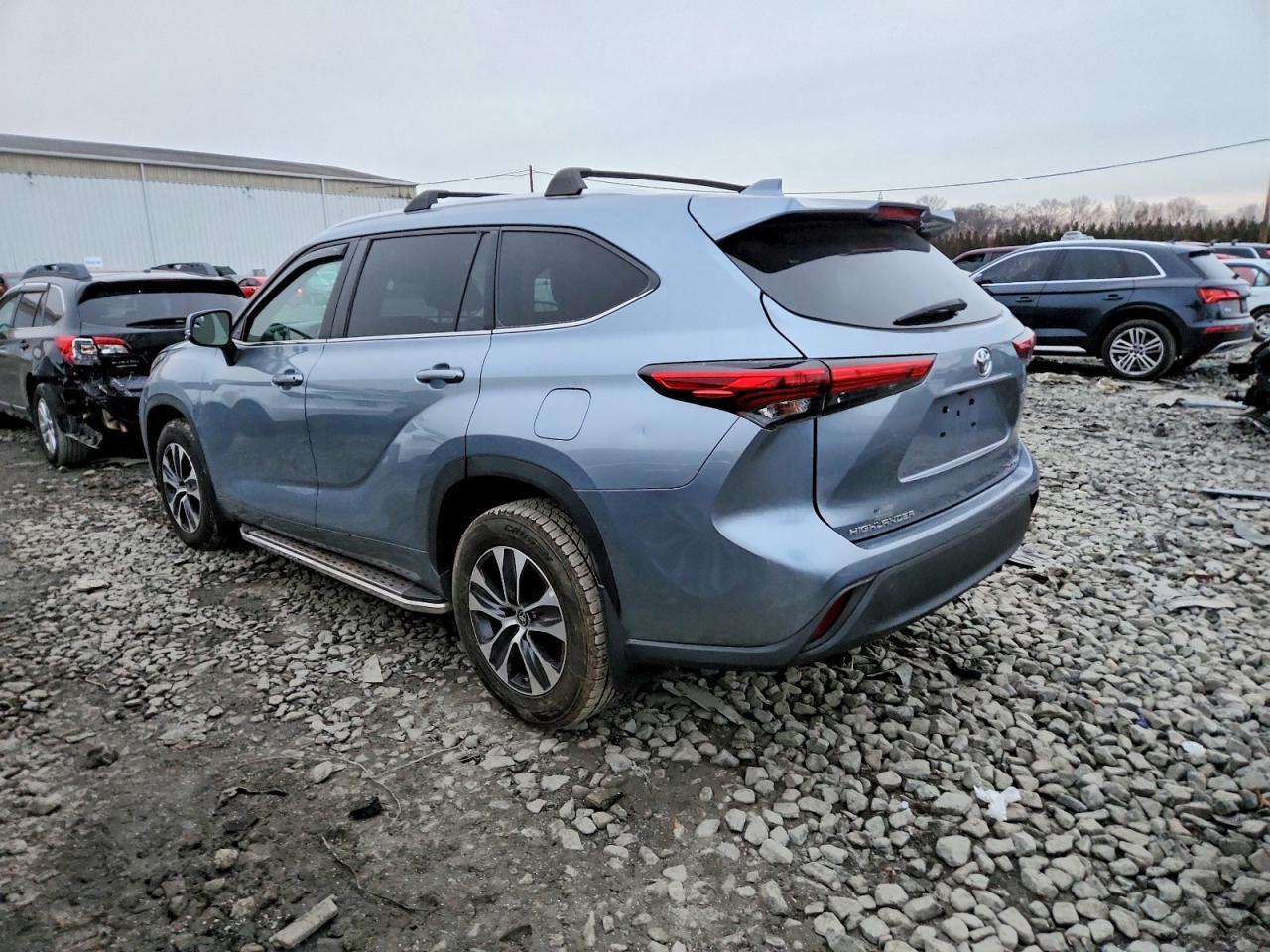 2021 Toyota Highlander Xle - Image 2