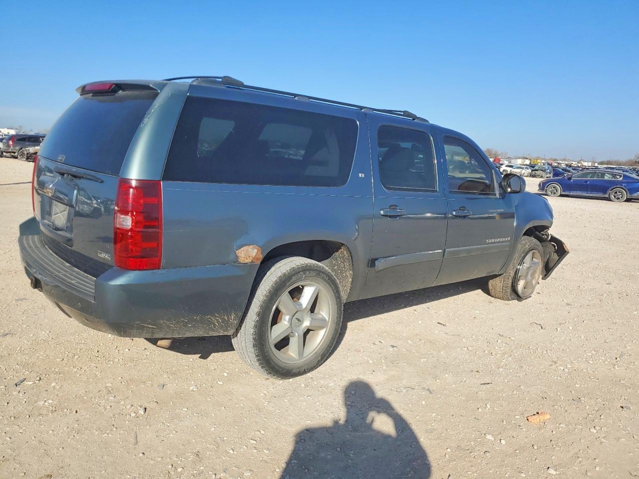 2008 Chevrolet Suburban K1500 Ls - Image 3