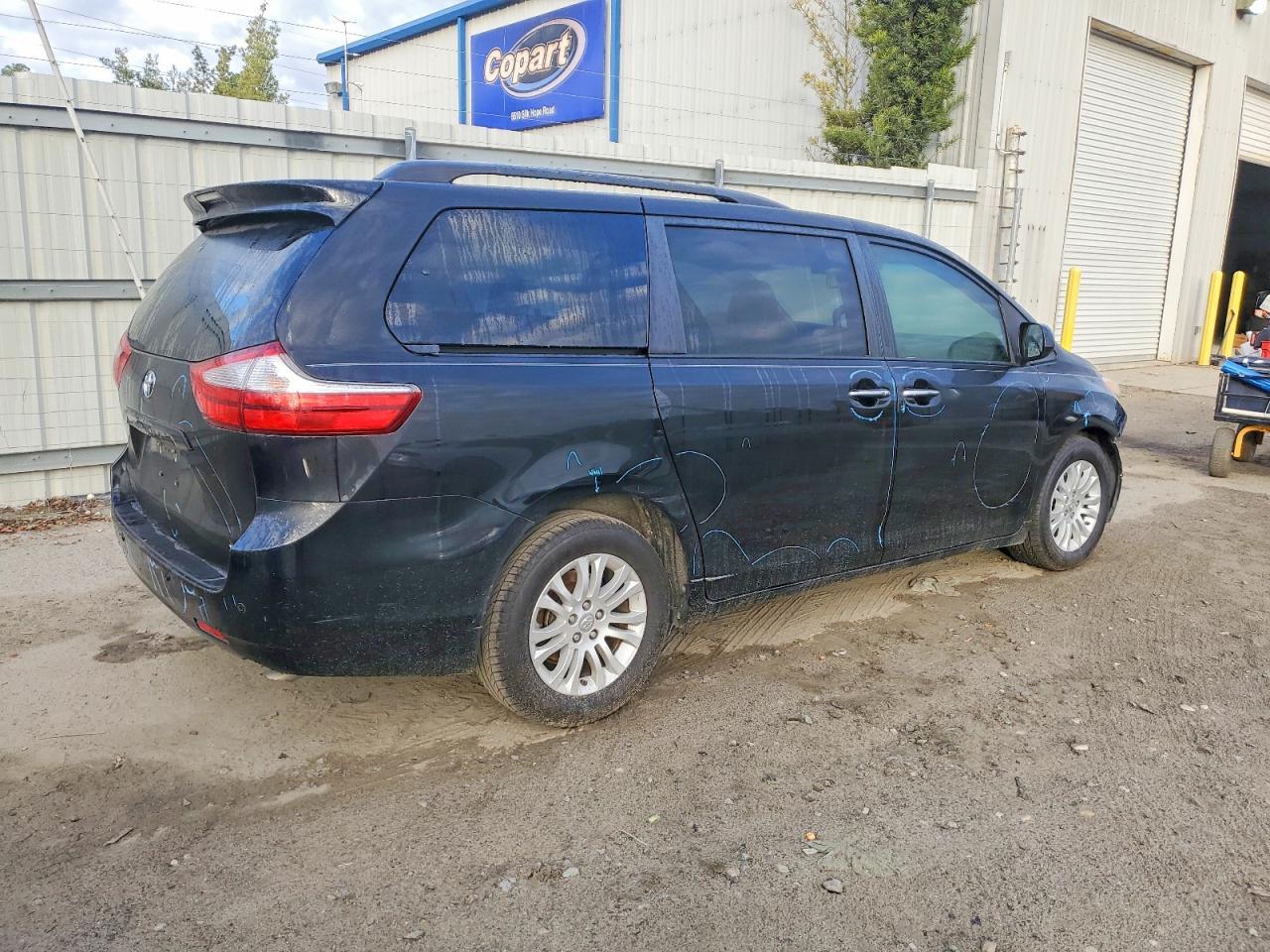 2017 Toyota Sienna Xle Premium 8-Passenger - Фото 3