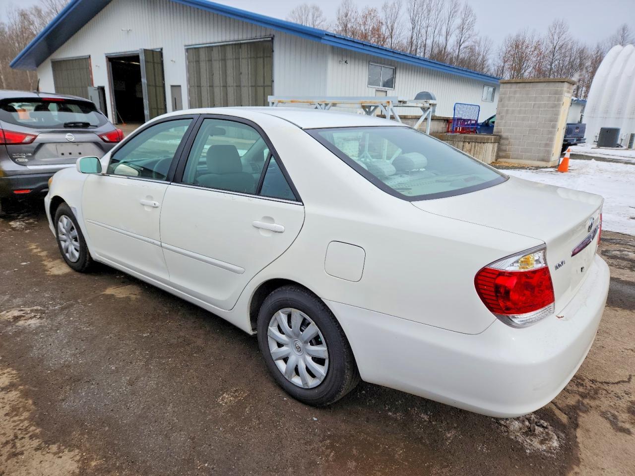 2005 Toyota Camry Le - Фото 2