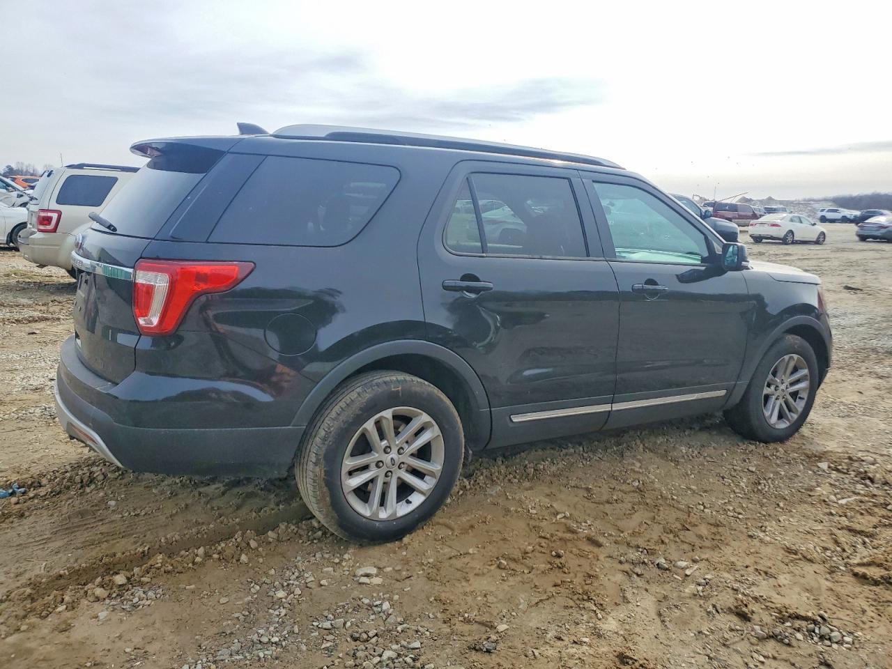 2017 Ford Explorer Xlt - Image 3