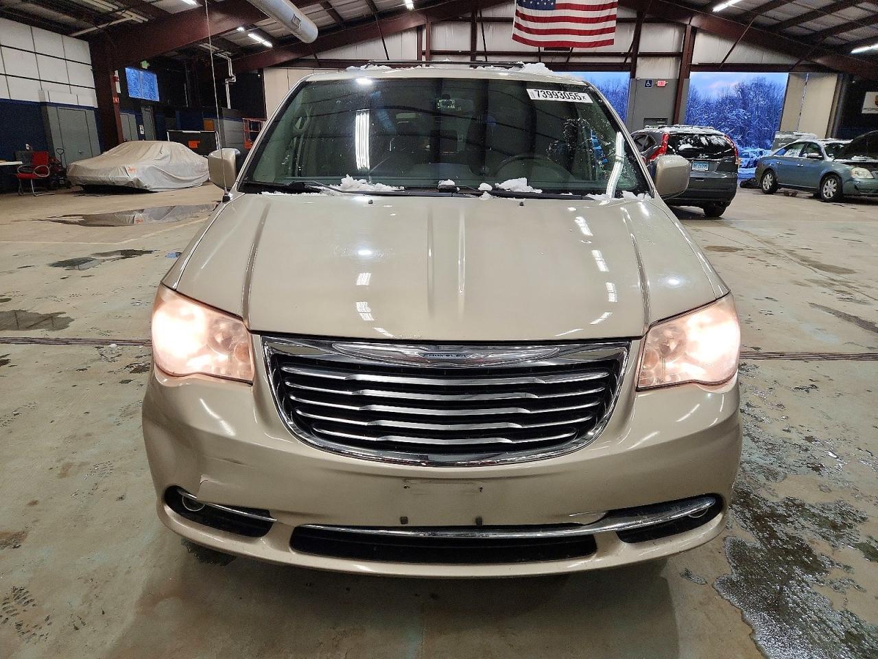 2013 Chrysler Town & Country Touring - Фото 5