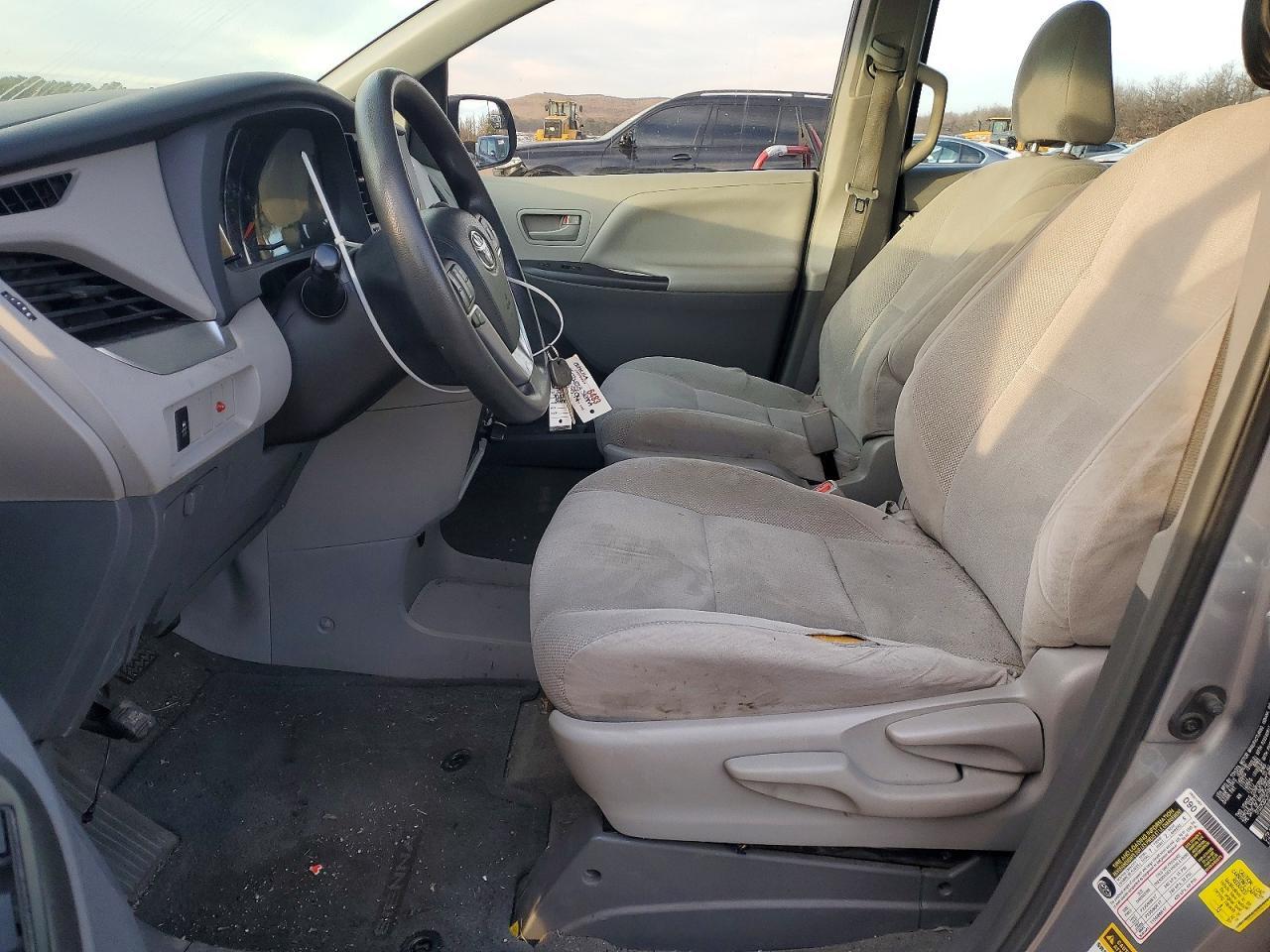 2015 Toyota Sienna - Фото 7