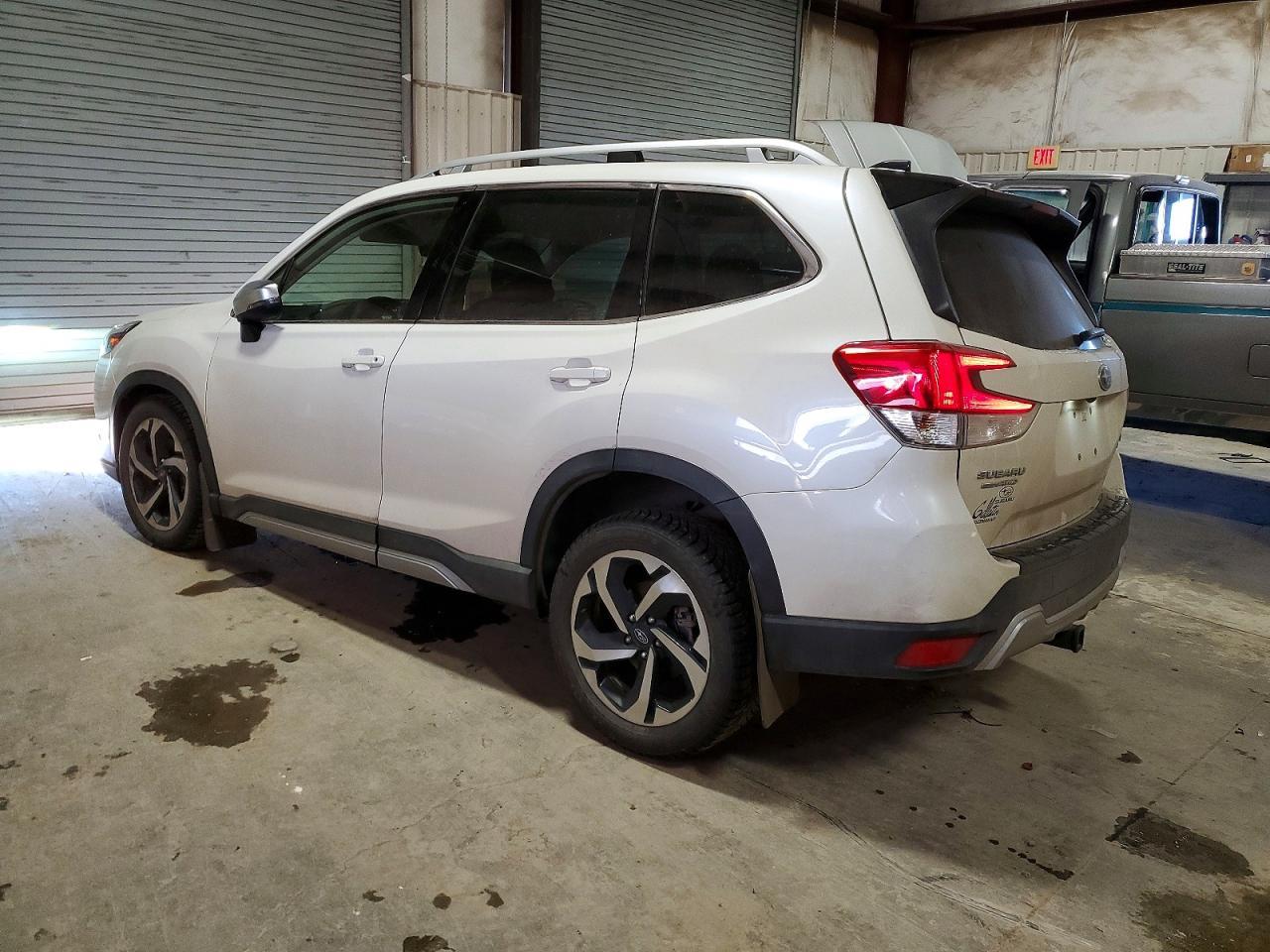 2024 Subaru Forester Touring - Фото 2