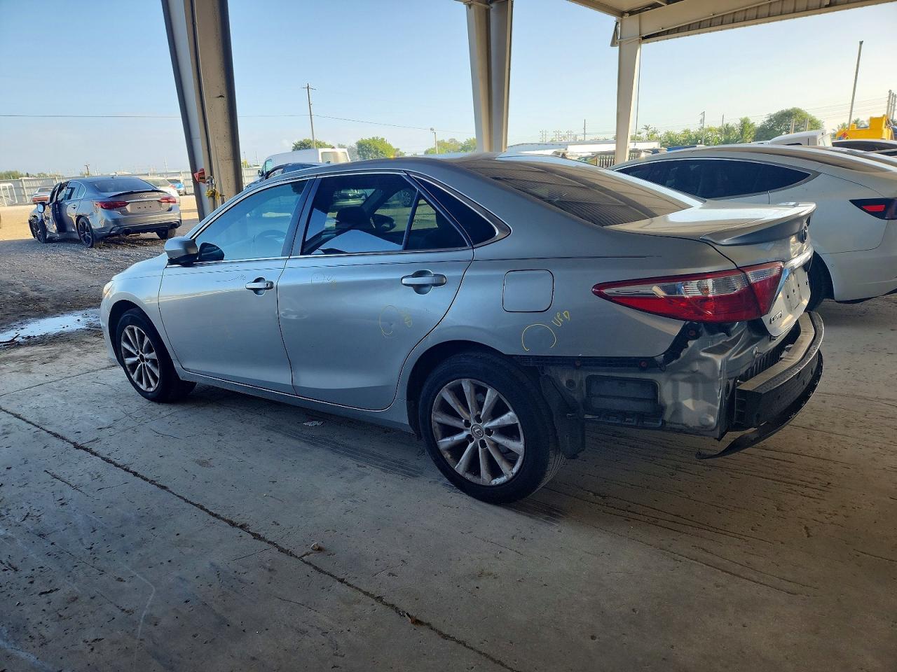 2016 Toyota Camry Le - Image 2