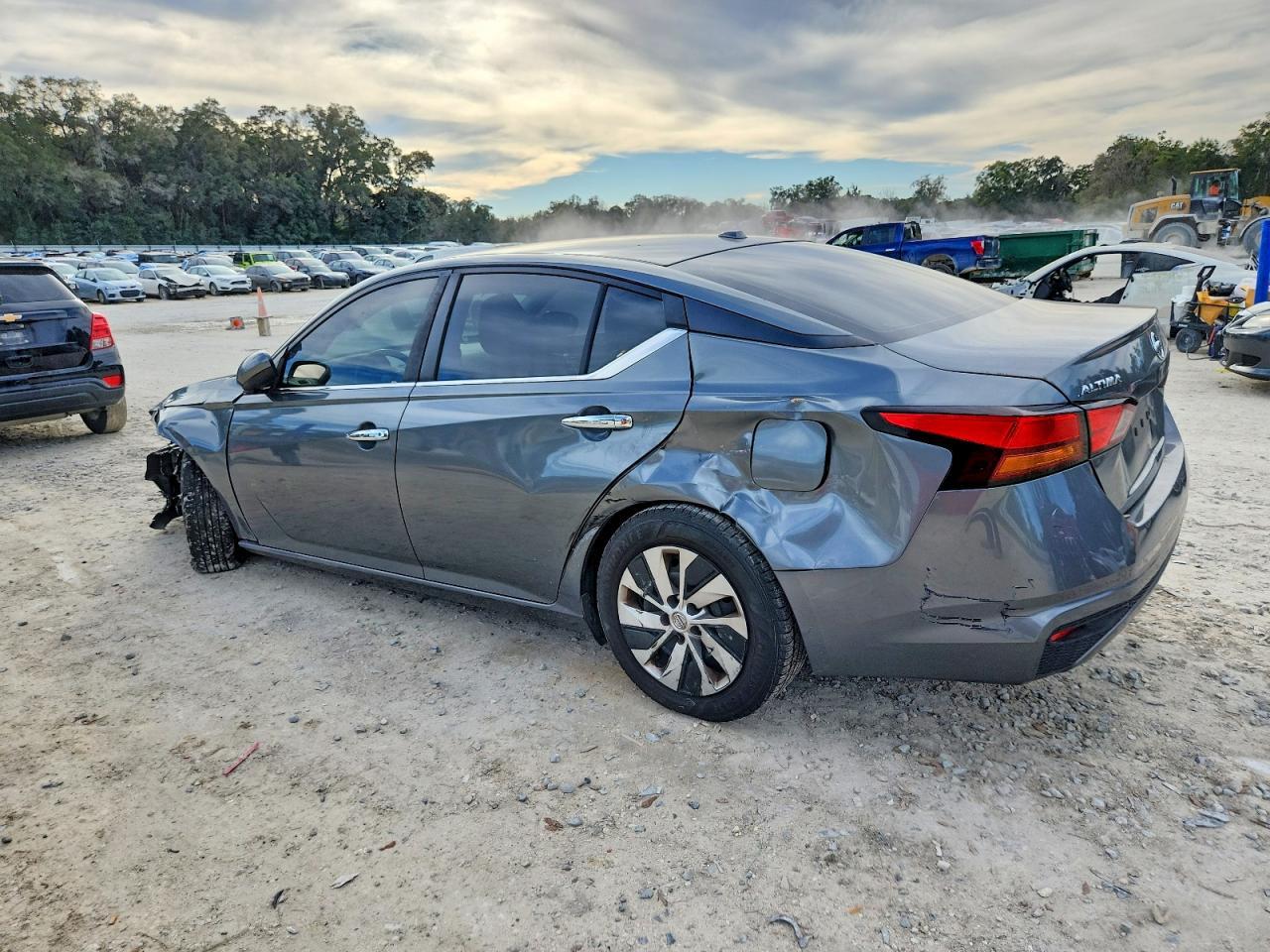 2020 Nissan Altima S - Фото 2