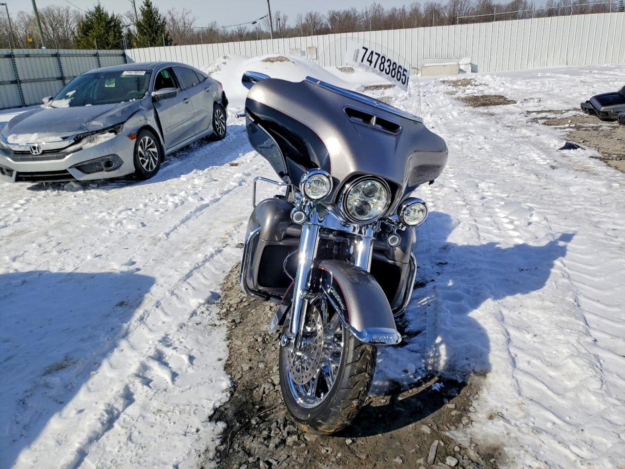 2017 Harley-Davidson Flhtcu Ultra Classic Electra Glide - Image 2