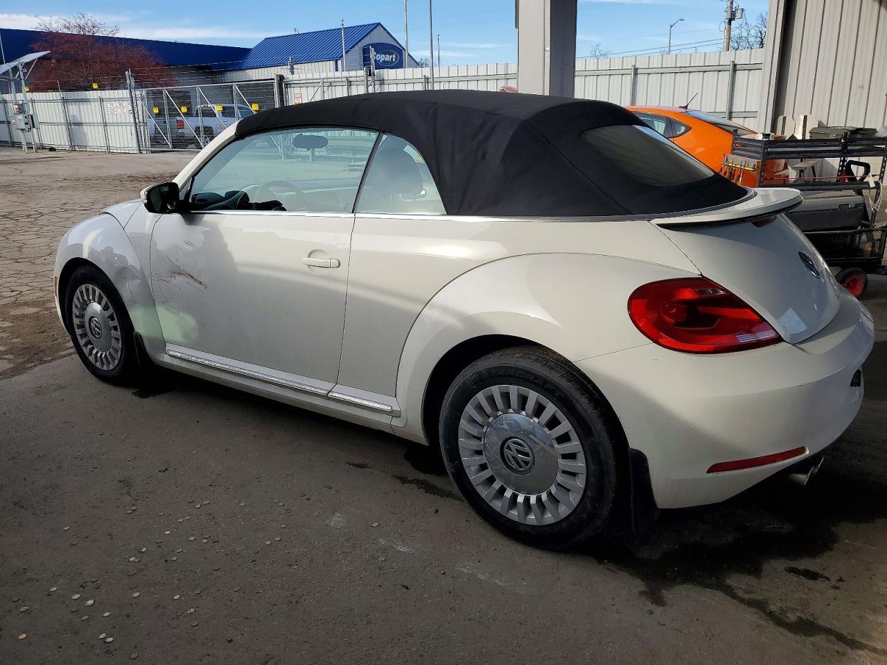 2013 Volkswagen Beetle - Фото 2