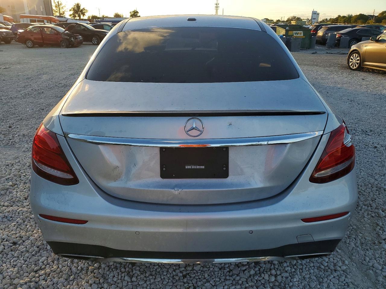 2019 Mercedes-Benz E 300 - Фото 6