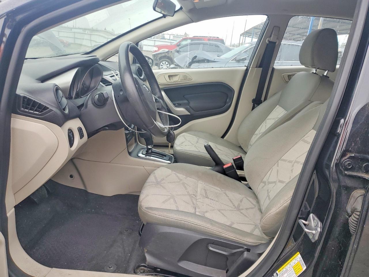 2013 Ford Fiesta Se - Фото 7