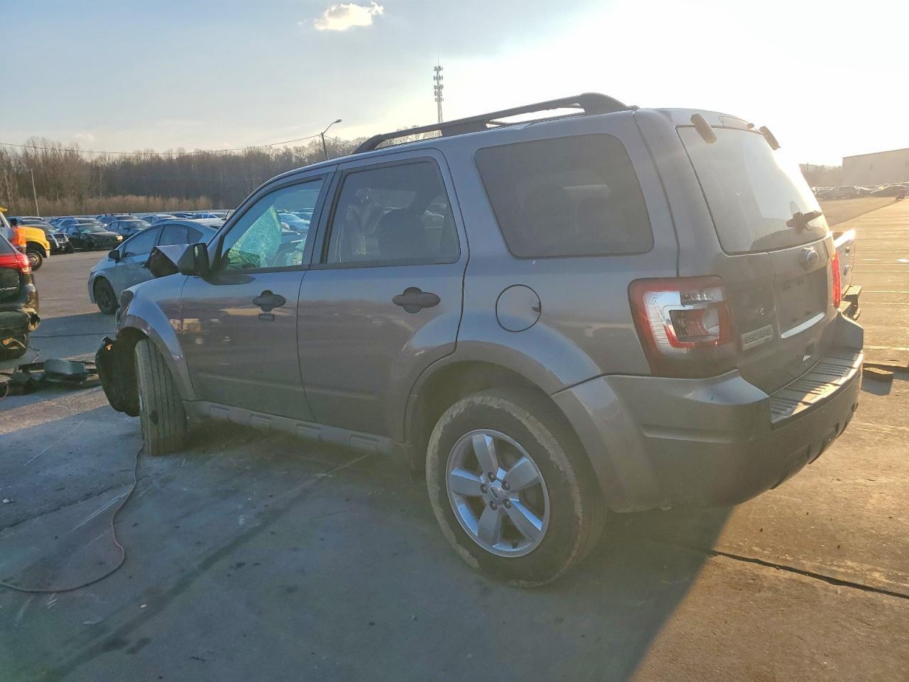 2011 Ford Escape Xlt - Фото 2