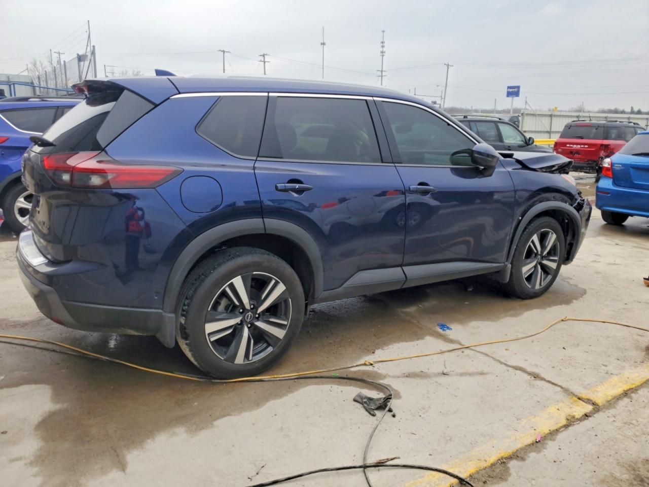 2025 Nissan Rogue Sl - Image 3