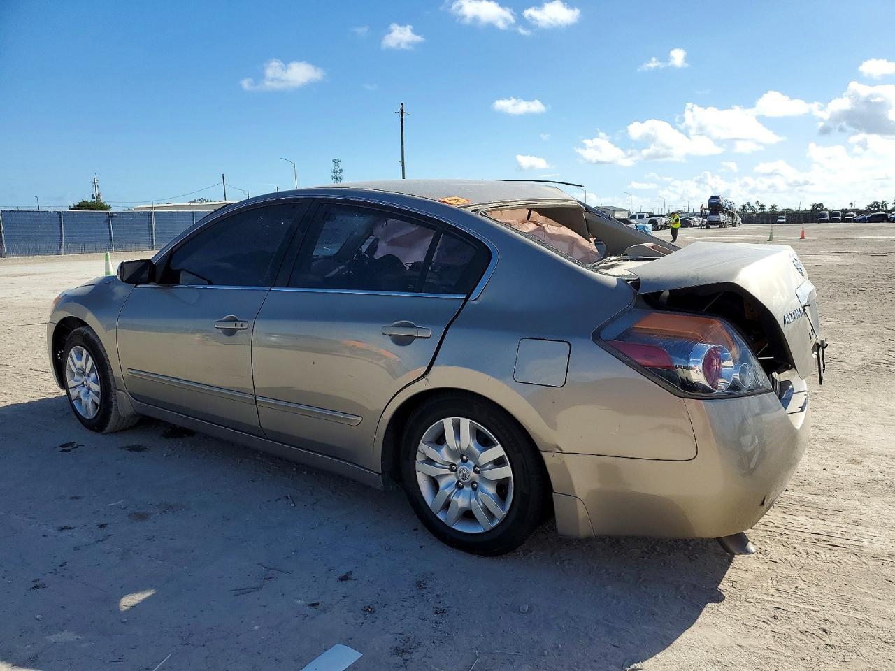 2012 Nissan Altima Base - Image 2