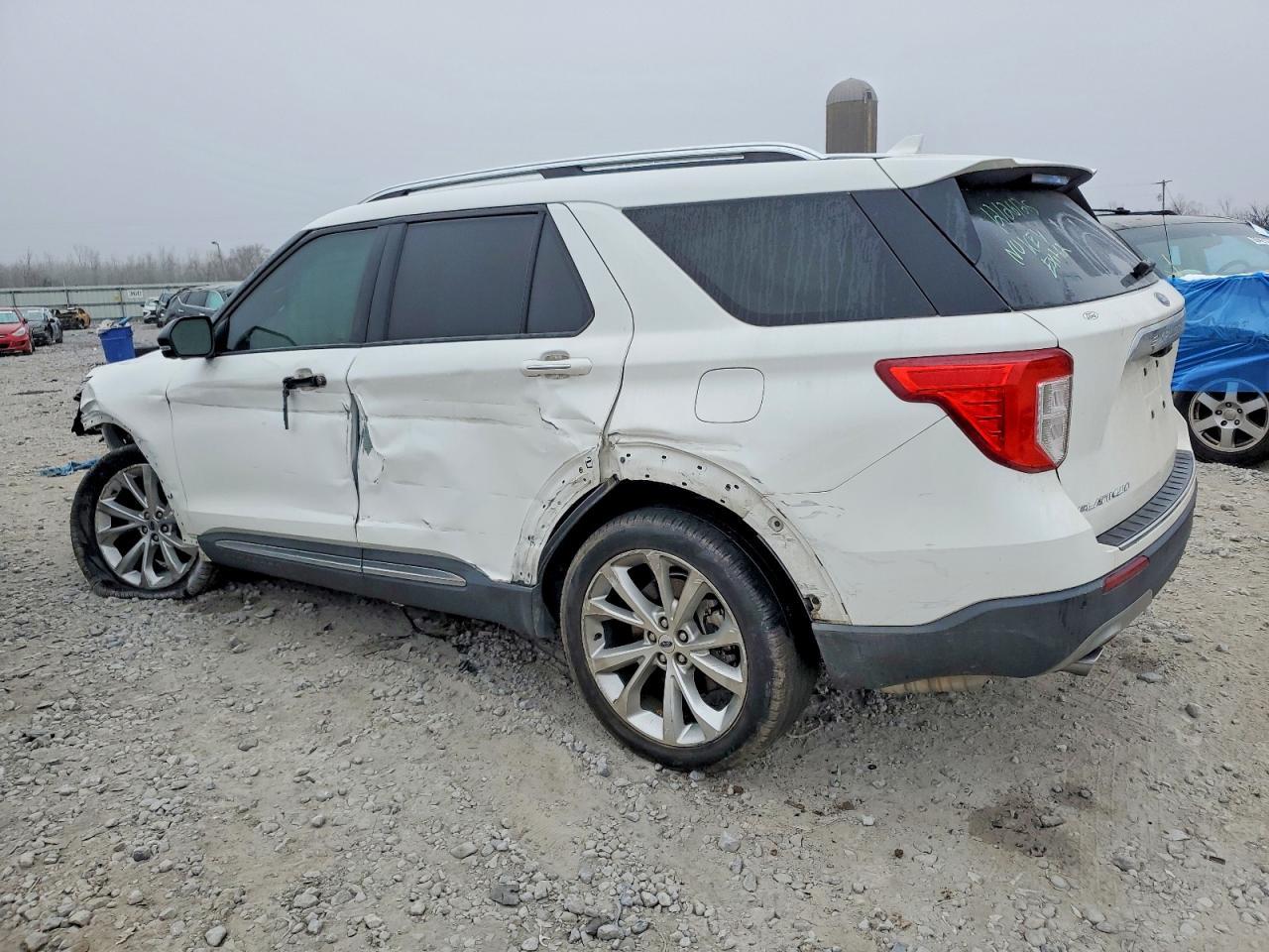 2022 Ford Explorer Platinum - Image 2