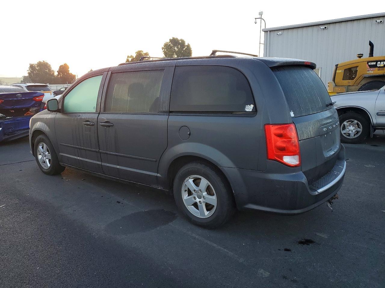 2014 Dodge Grand Caravan Sxt - Image 2