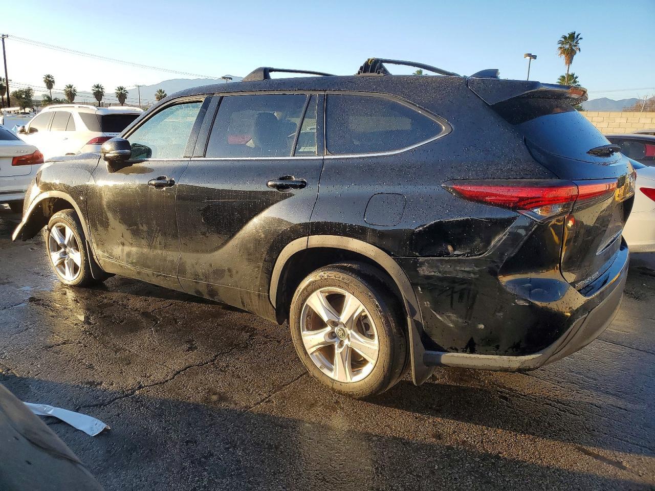 2021 Toyota Highlander L - Фото 2