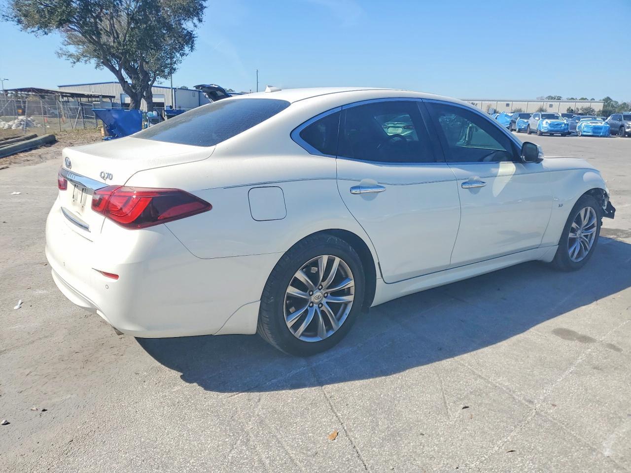 2015 Infiniti Q70 3.7 - Фото 3