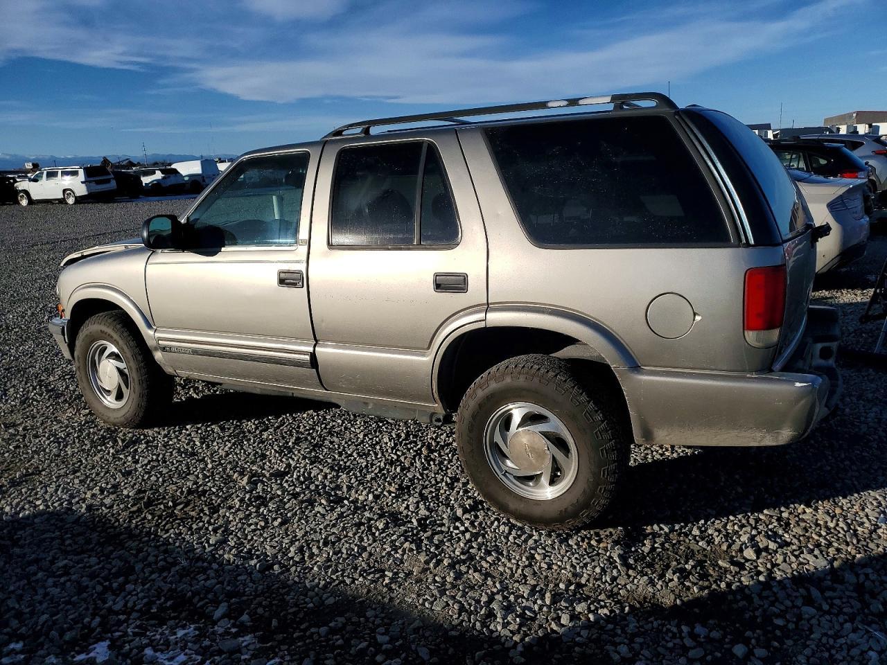 2000 Chevrolet Blazer - Image 2