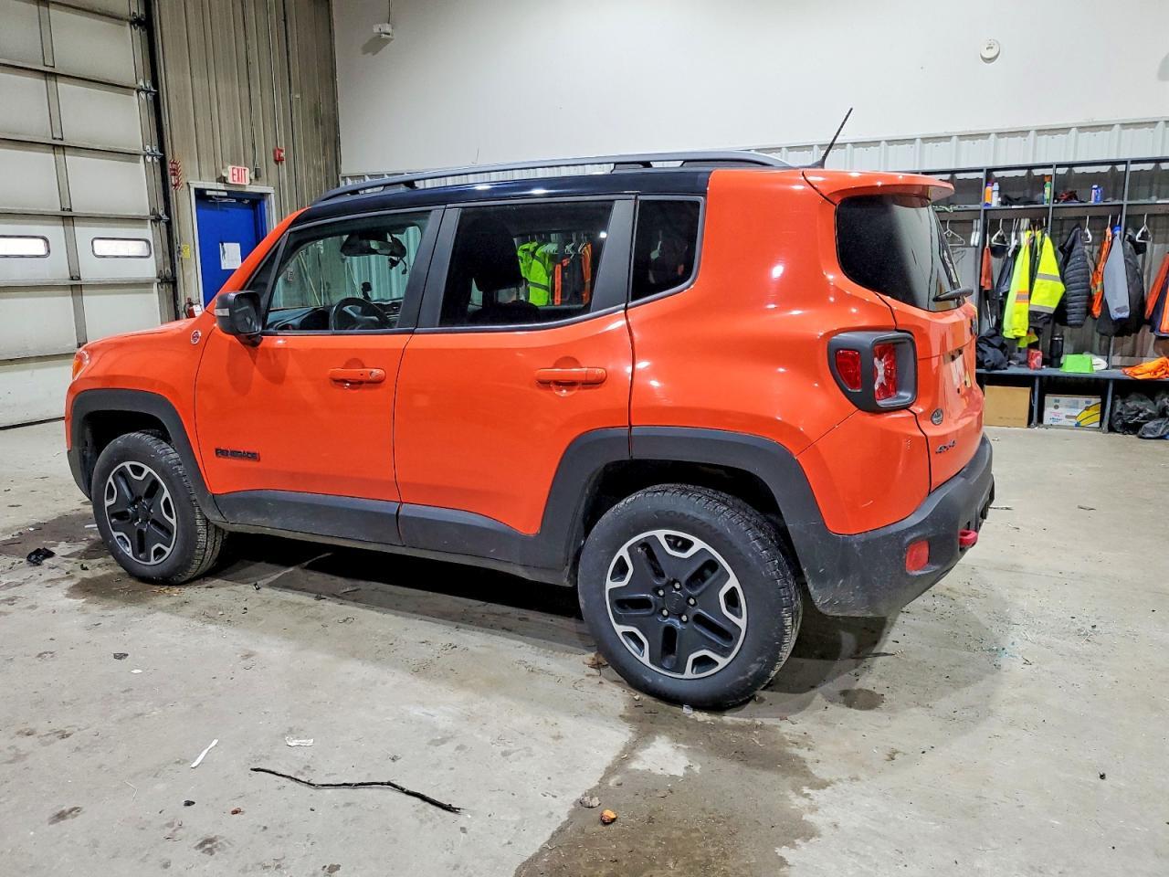 2015 Jeep Renegade Trailhawk - Фото 2