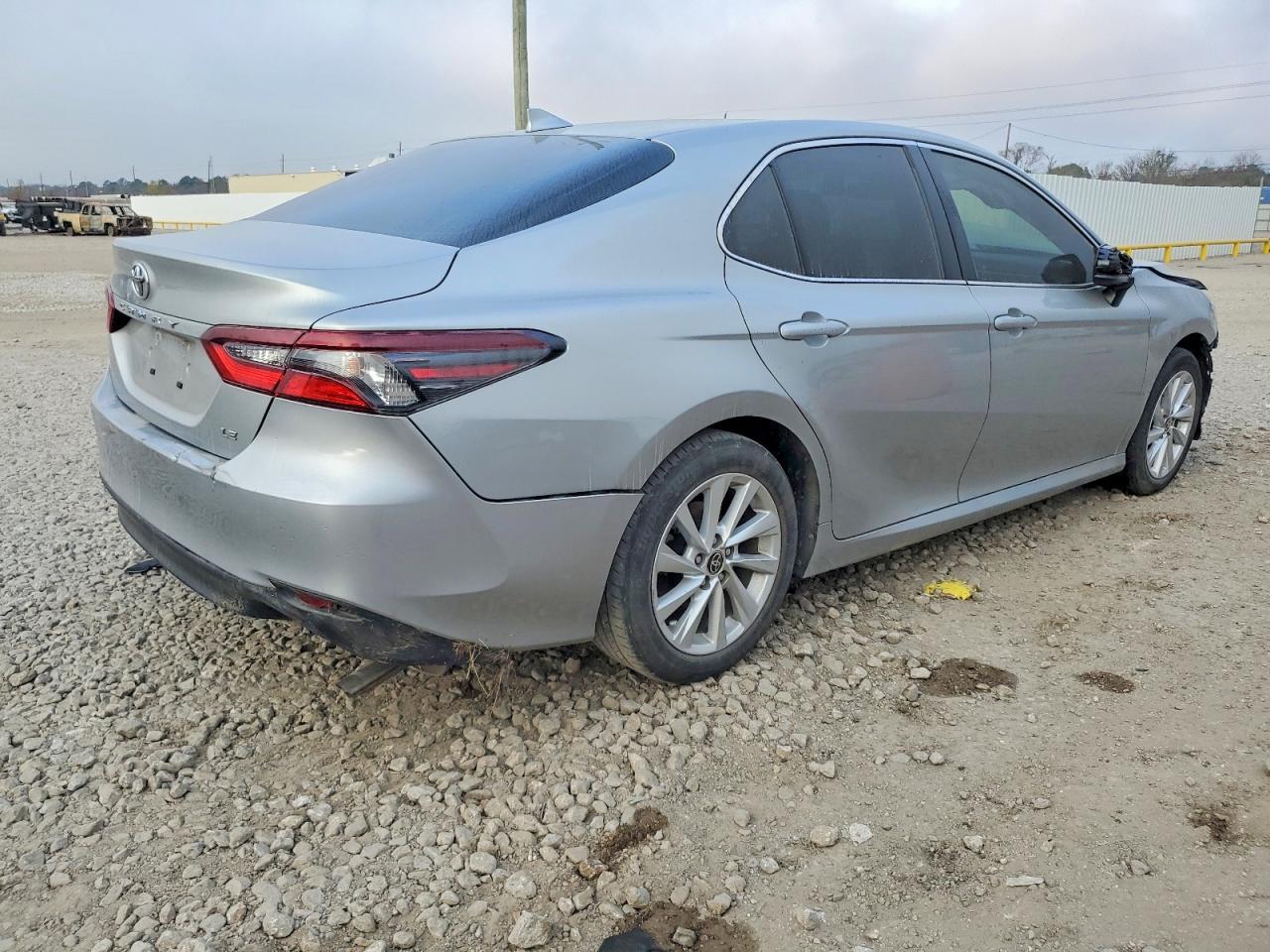 2024 Toyota Camry Le - Фото 3