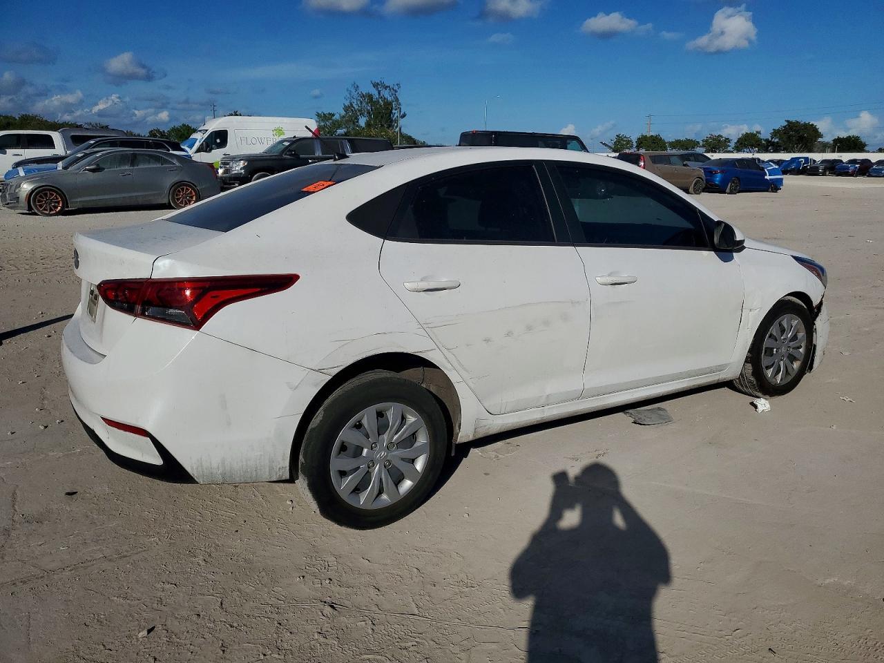 2022 Hyundai Accent Se - Image 3