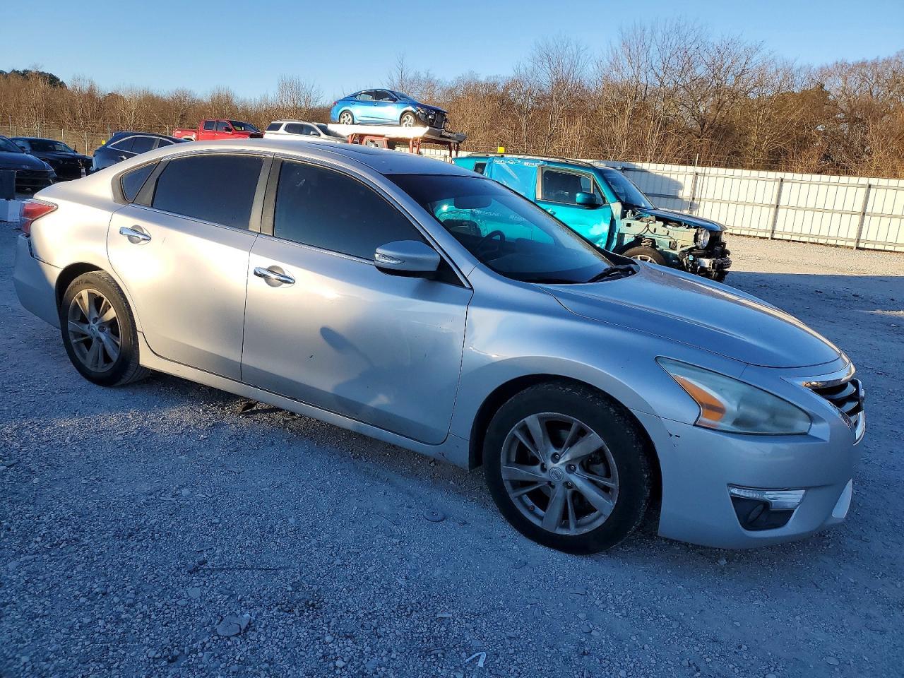 2014 Niss Altima - Image 4