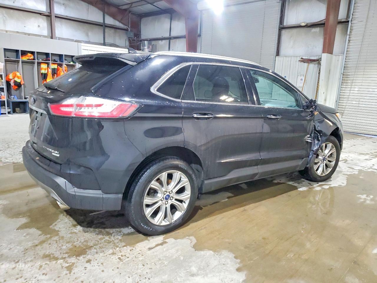 2019 Ford Edge Titanium - Фото 3