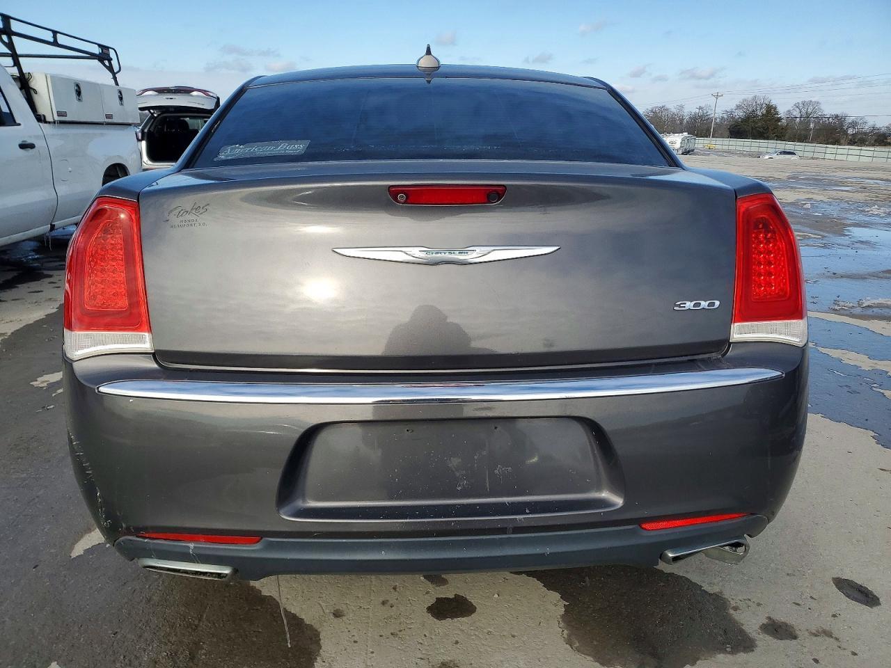 2017 Chrysler 300 Limited - Фото 6