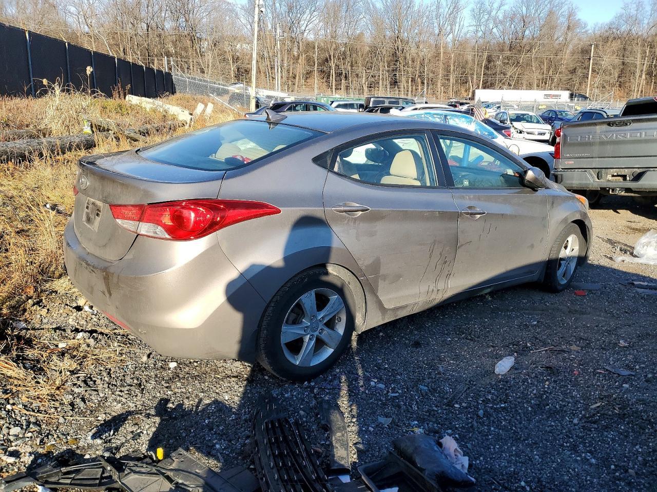 2013 Hyundai Elantra Gls - Image 3