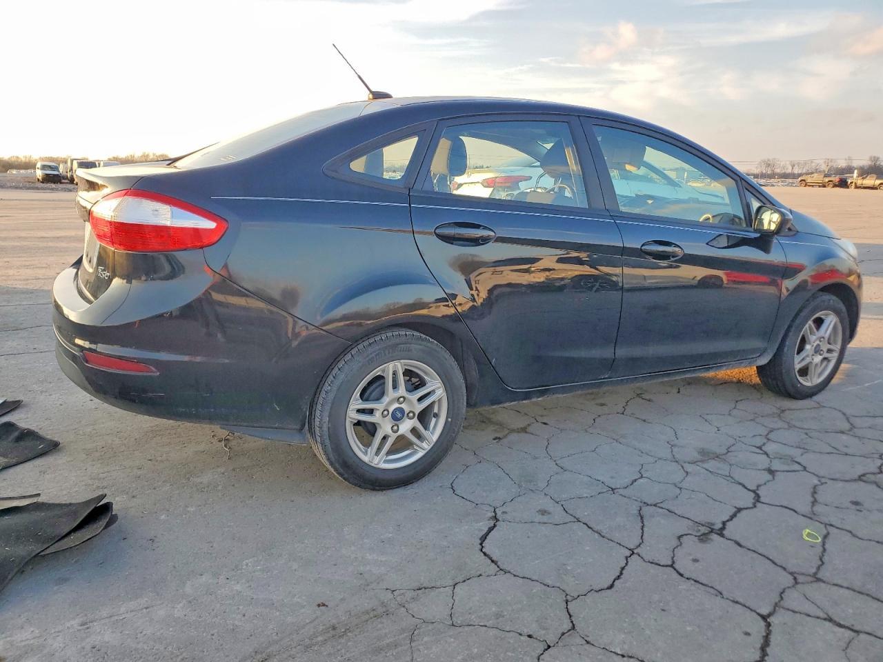 2019 Ford Fiesta Se - Image 3