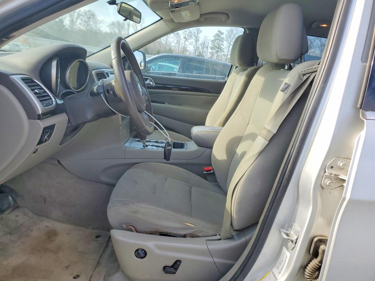 2012 Jeep Grand Cherokee Laredo - Image 7