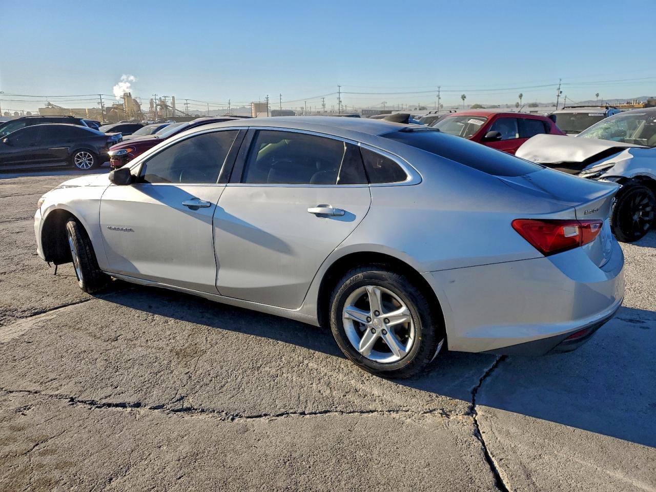 2020 Chevrolet Malibu Ls - Фото 2
