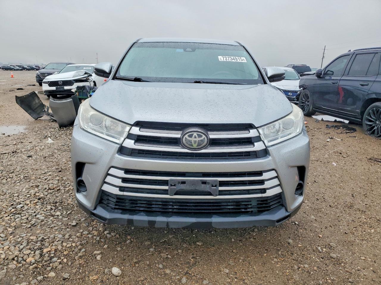 2017 Toyota Highlander Le - Image 5