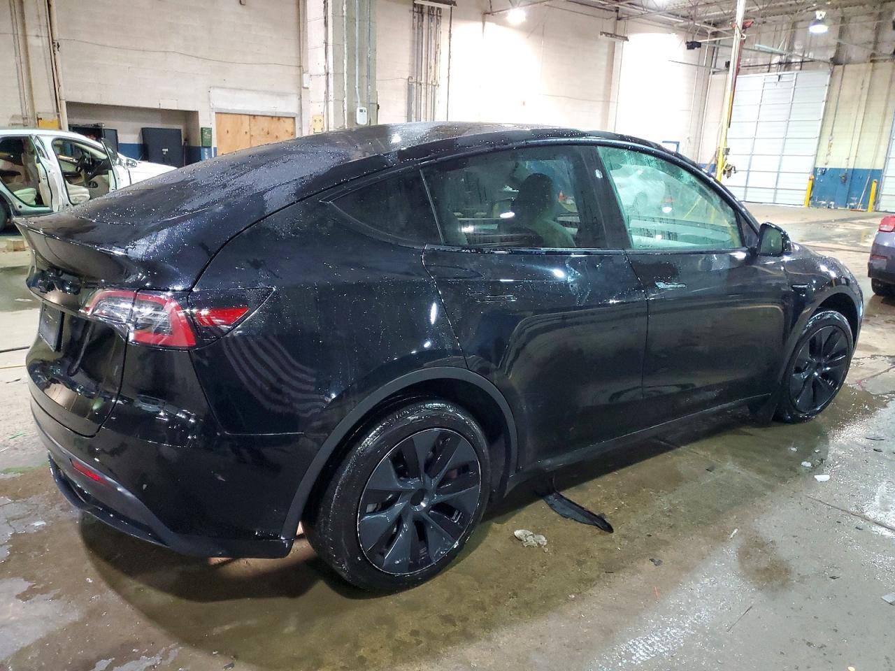 2024 Tesla Model Y - Фото 3
