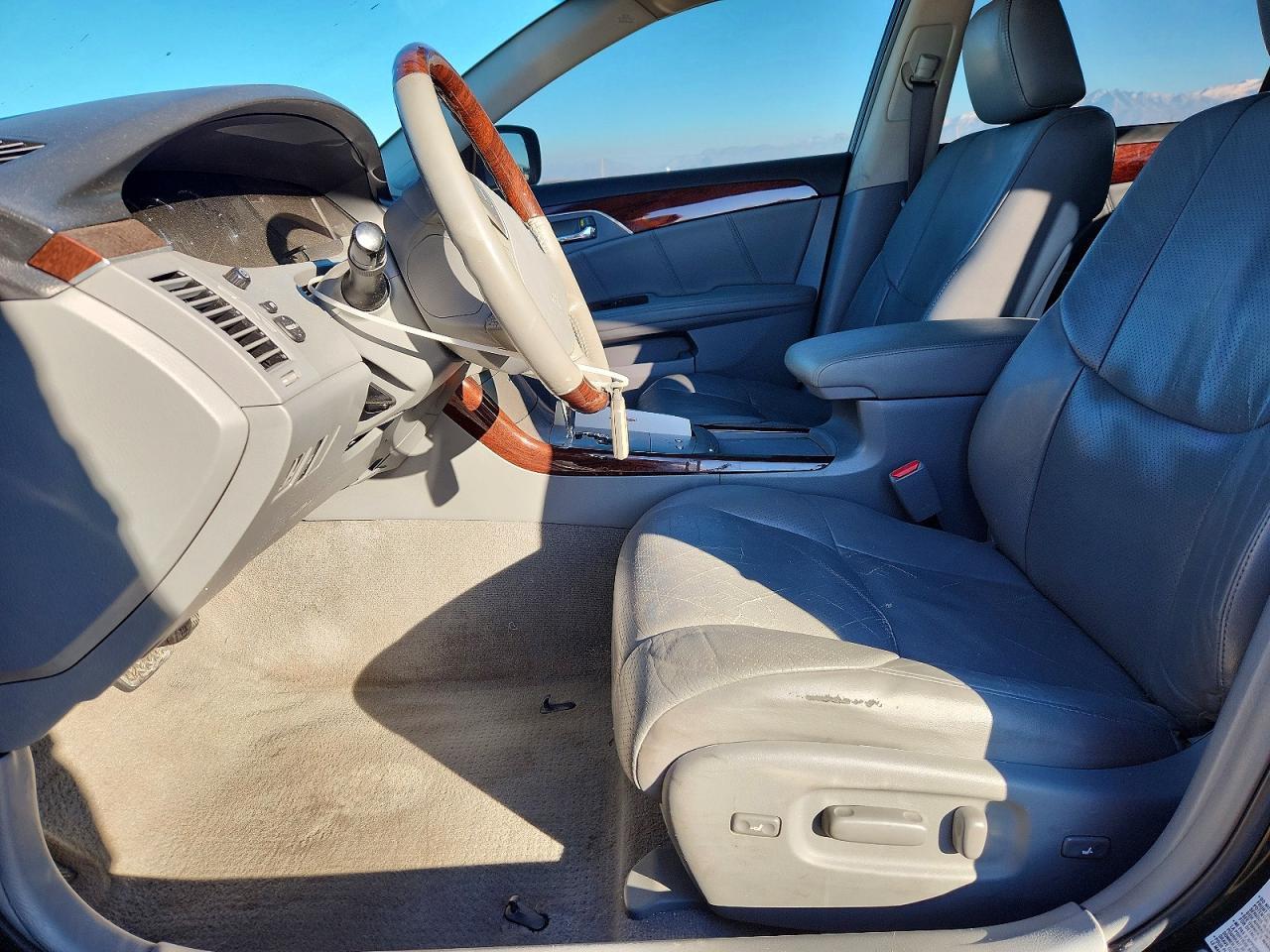 2010 Toyota Avalon Limited - Image 7