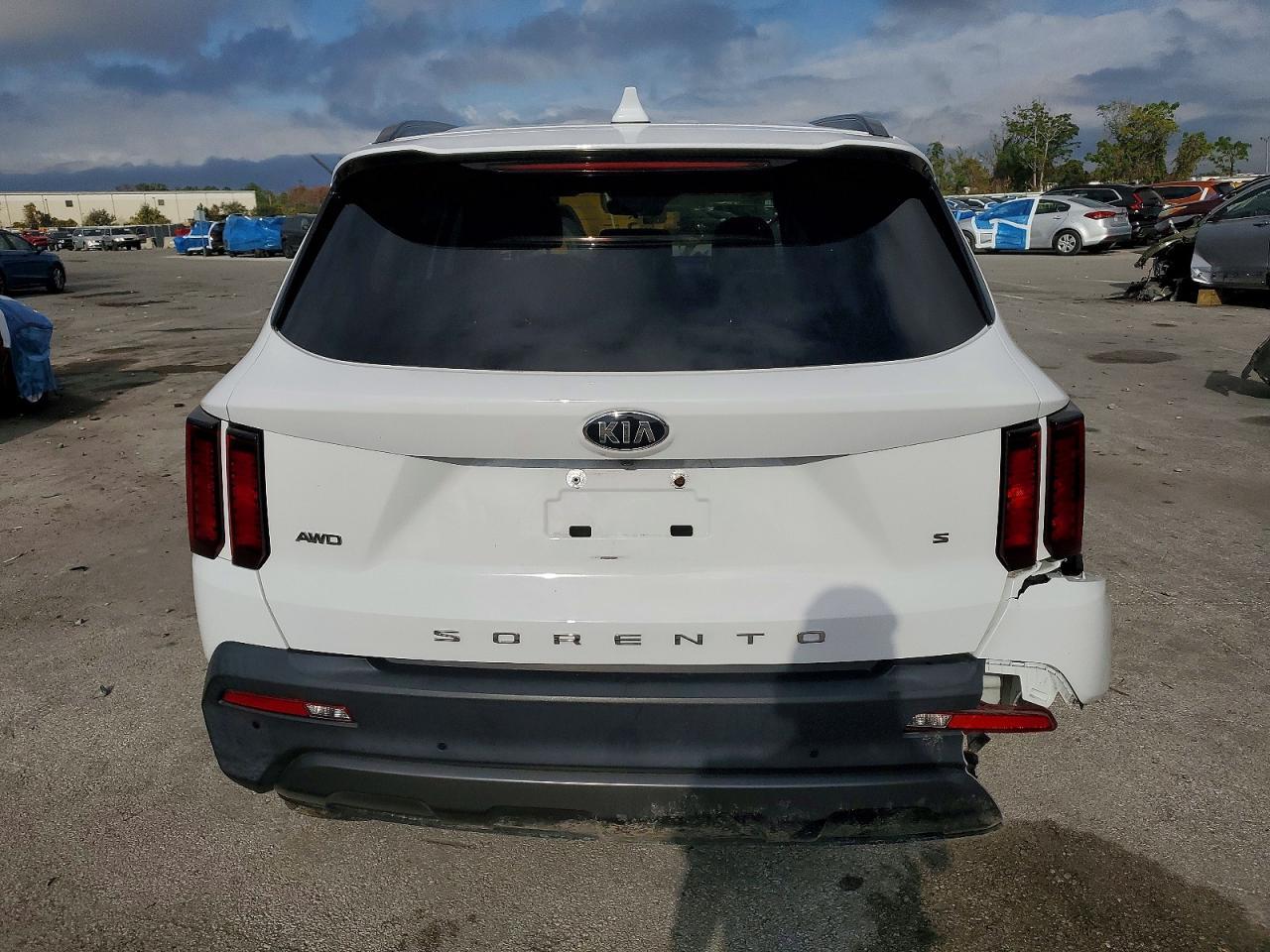 2021 Kia Sorento S - Фото 6