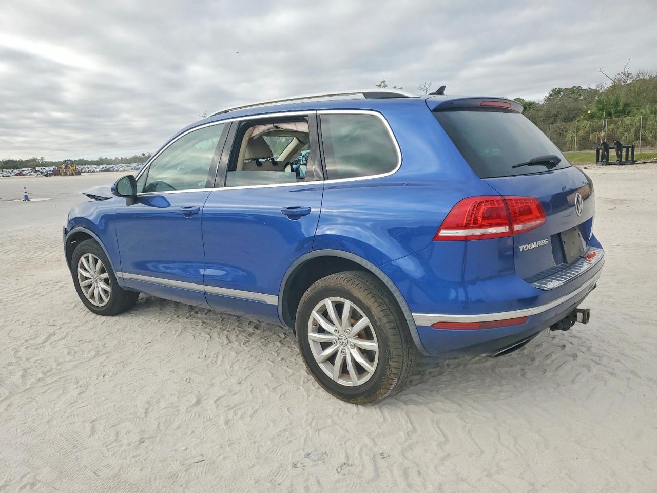 2016 Volkswagen Touareg Sport - Фото 2
