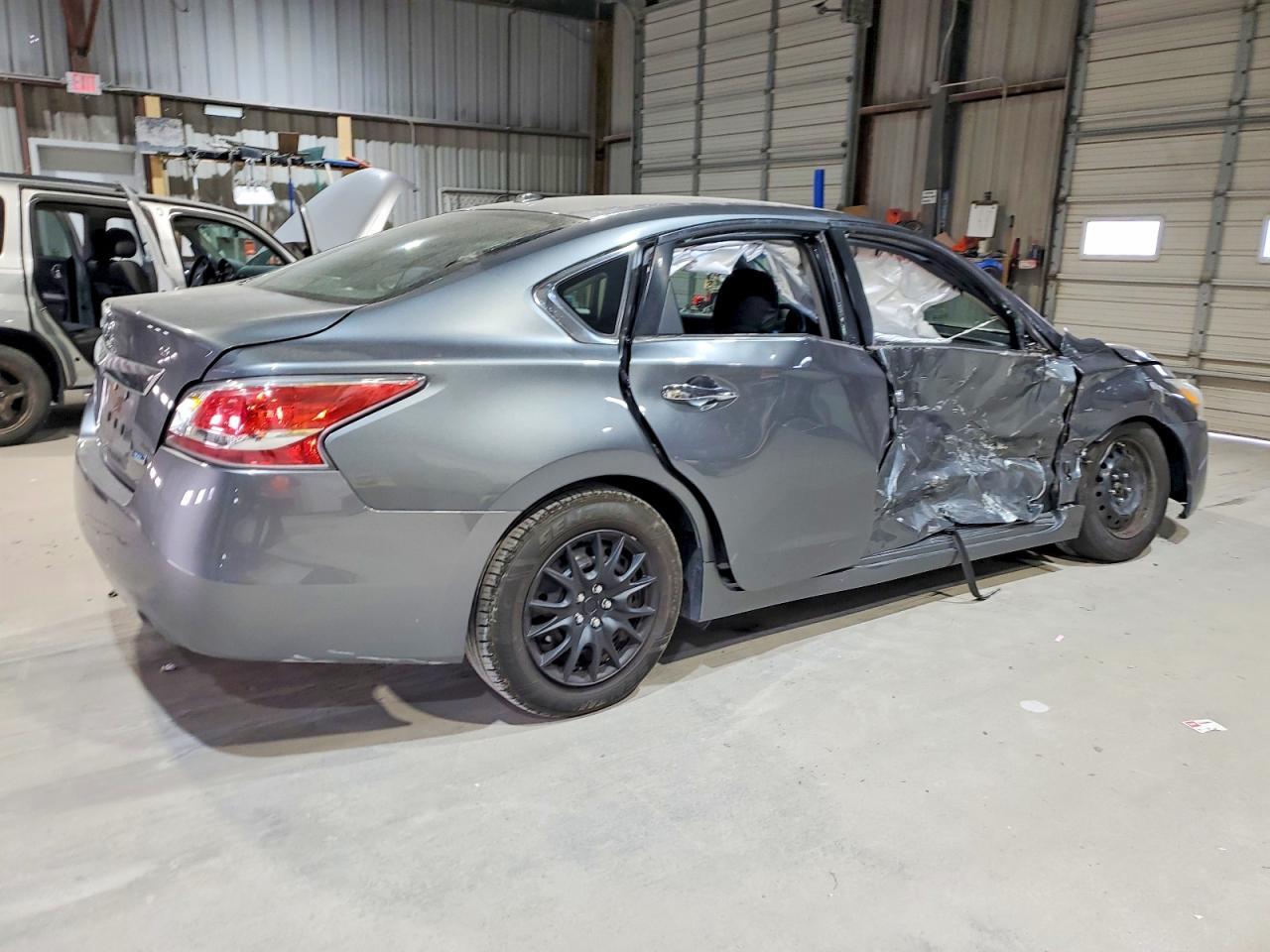2014 Nissan Altima 2.5 - Image 3