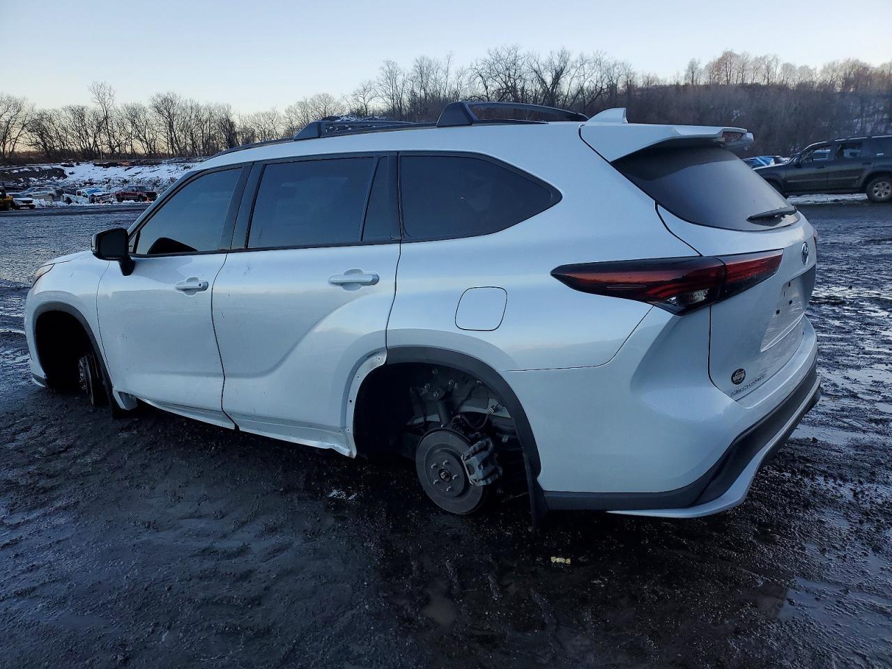 2024 Toyota Highlander Le - Фото 2