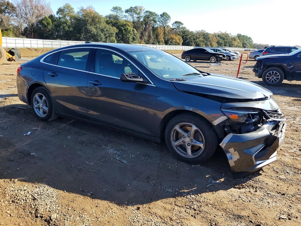 2017 Chevrolet Malibu Ls - Фото 4