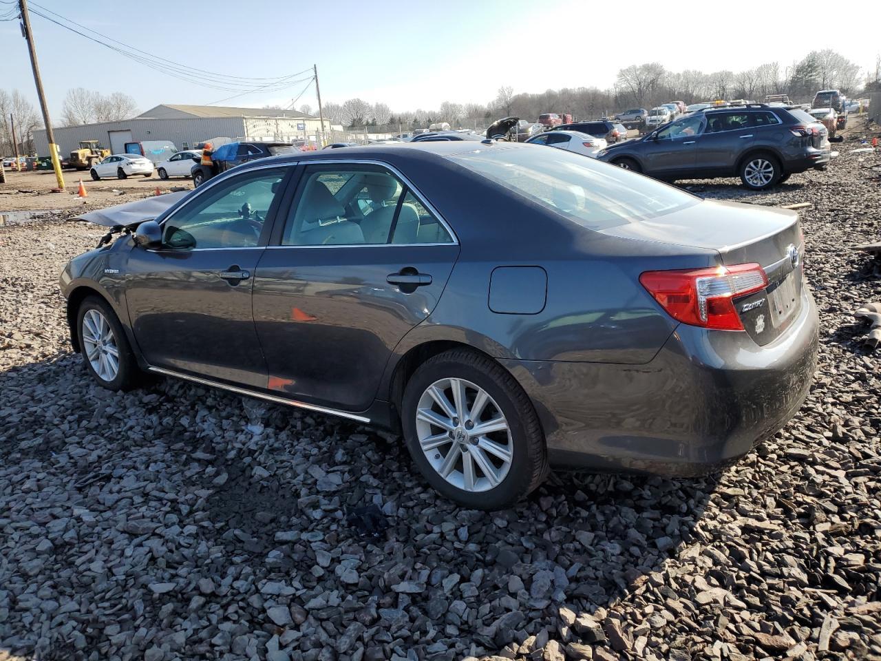 2013 Toyota Camry Hybrid - Фото 2