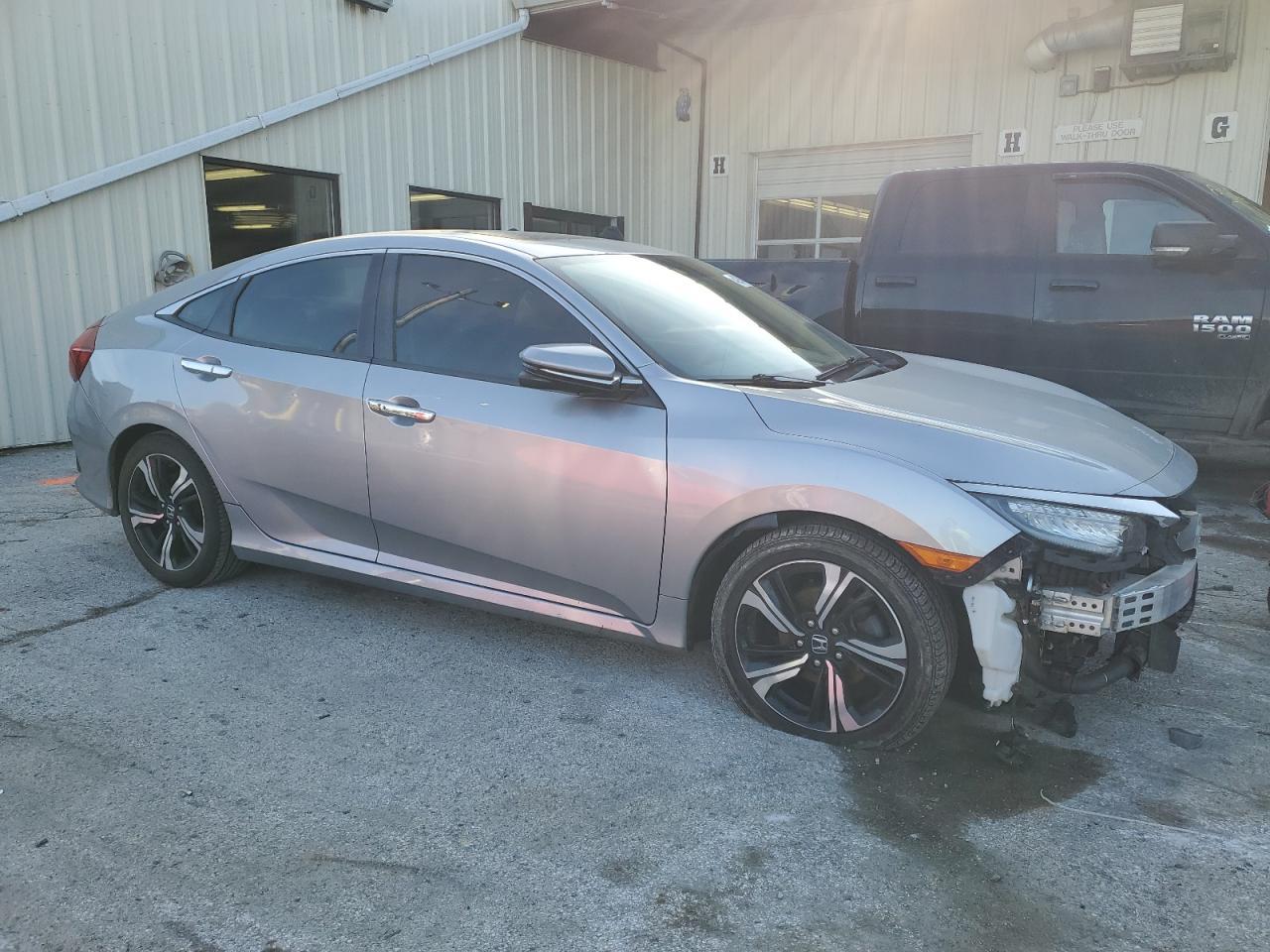 2016 Honda Civic Touring - Фото 4