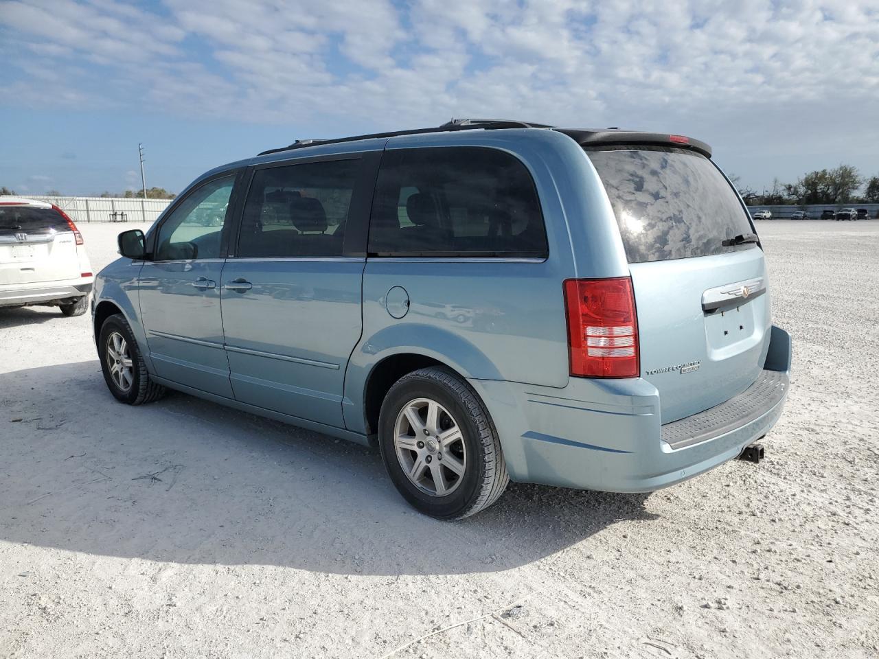 2008 Chrysler Town & Country Touring - Image 2