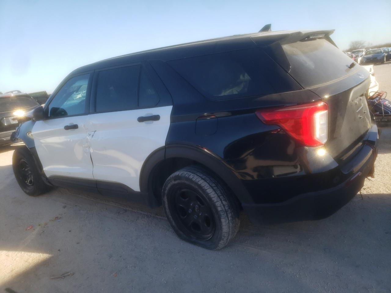 2022 Ford Explorer Police Interceptor - Фото 2