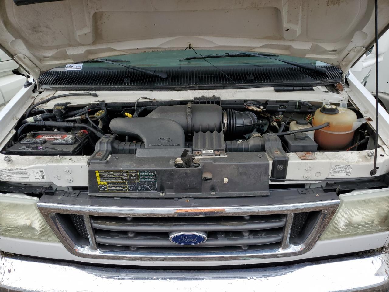 2003 Ford Econoline E450 Super Duty Cutaway Van - Image 7