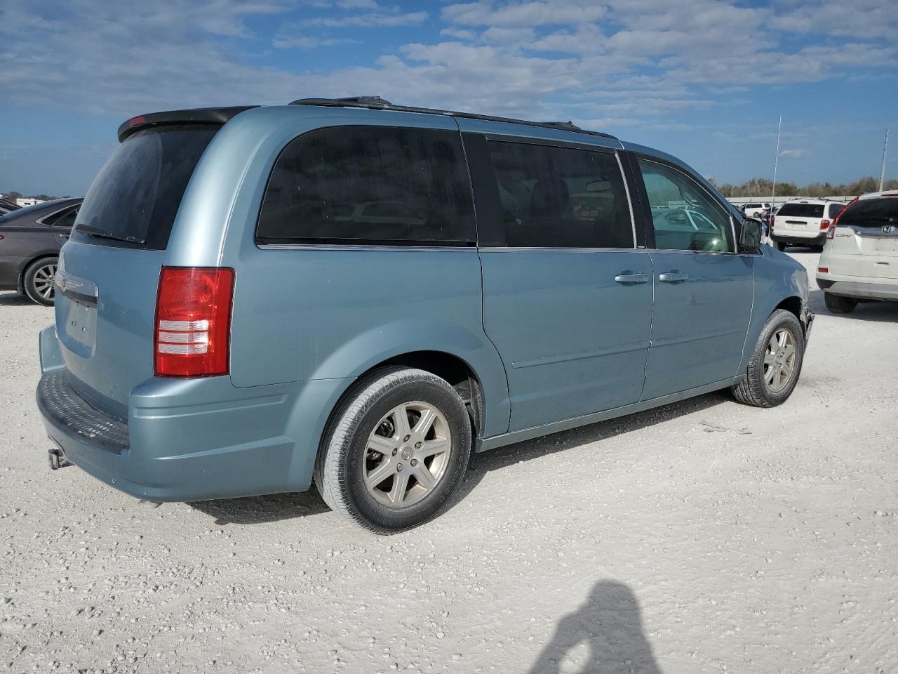 2008 Chrysler Town & Country Touring - Image 3