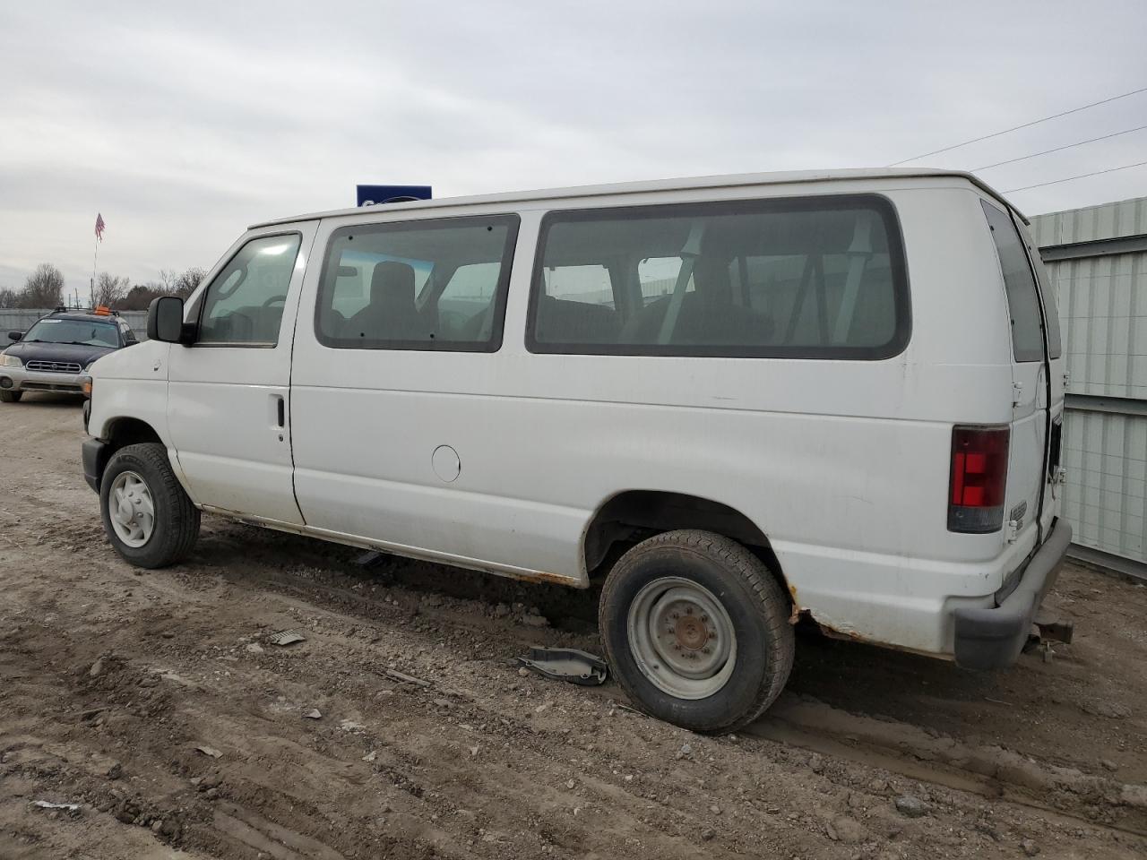2009 Ford Econoline E350 Super Duty Wagon - Image 2