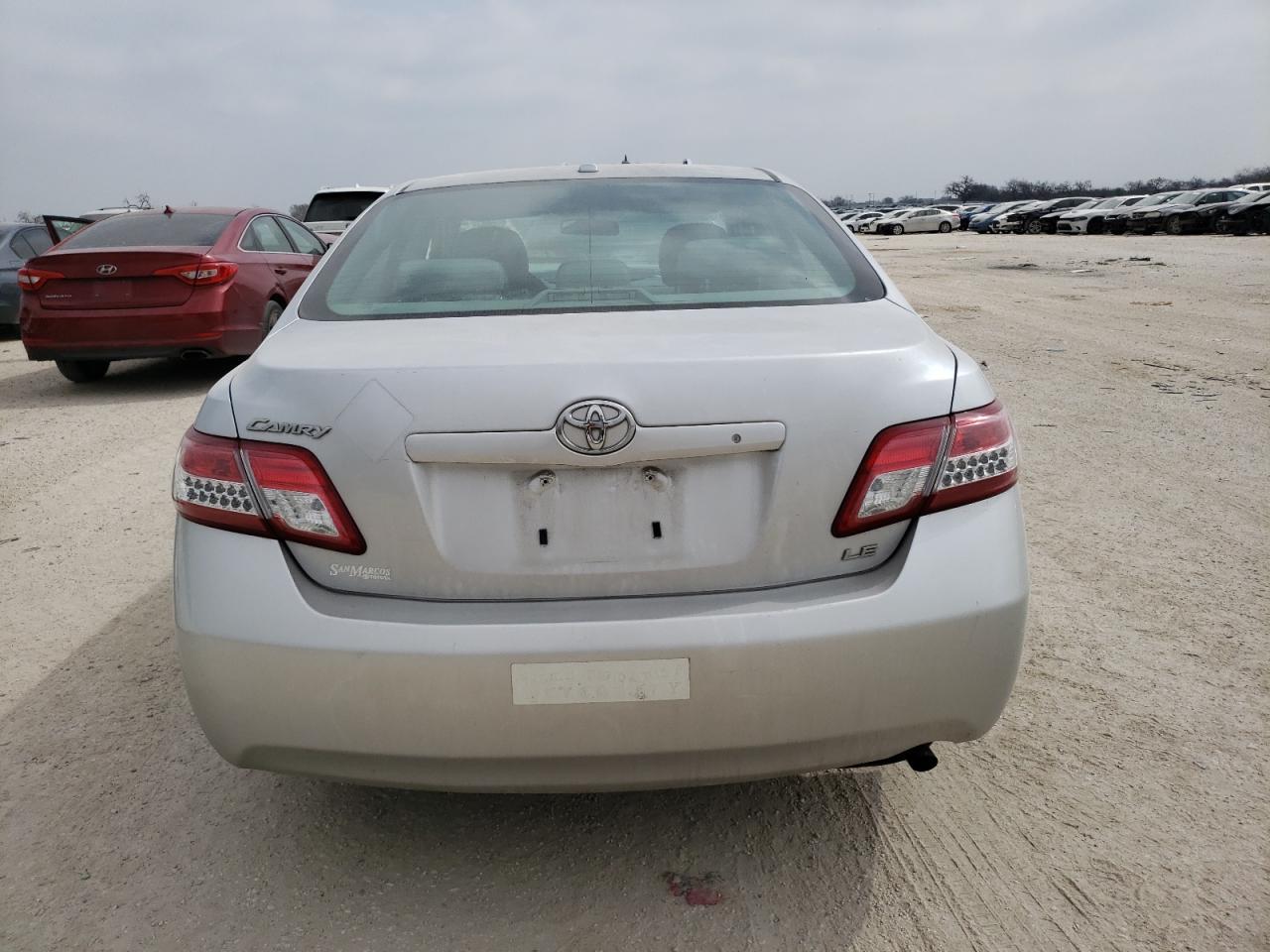 2011 Toyota Camry Base - Фото 6