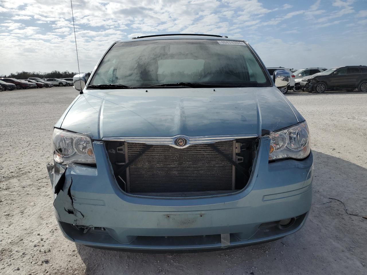2008 Chrysler Town & Country Touring - Image 5