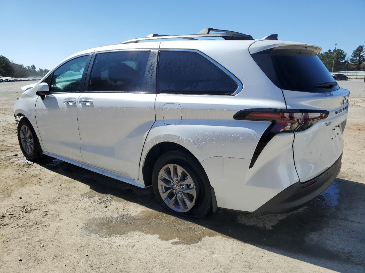 2024 Toyota Sienna Xle - Фото 2